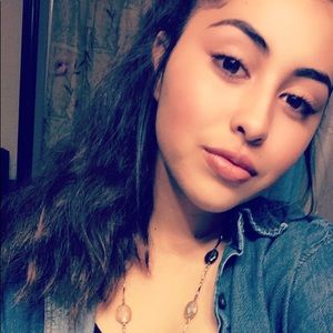 Meet your Posher, Cynthia